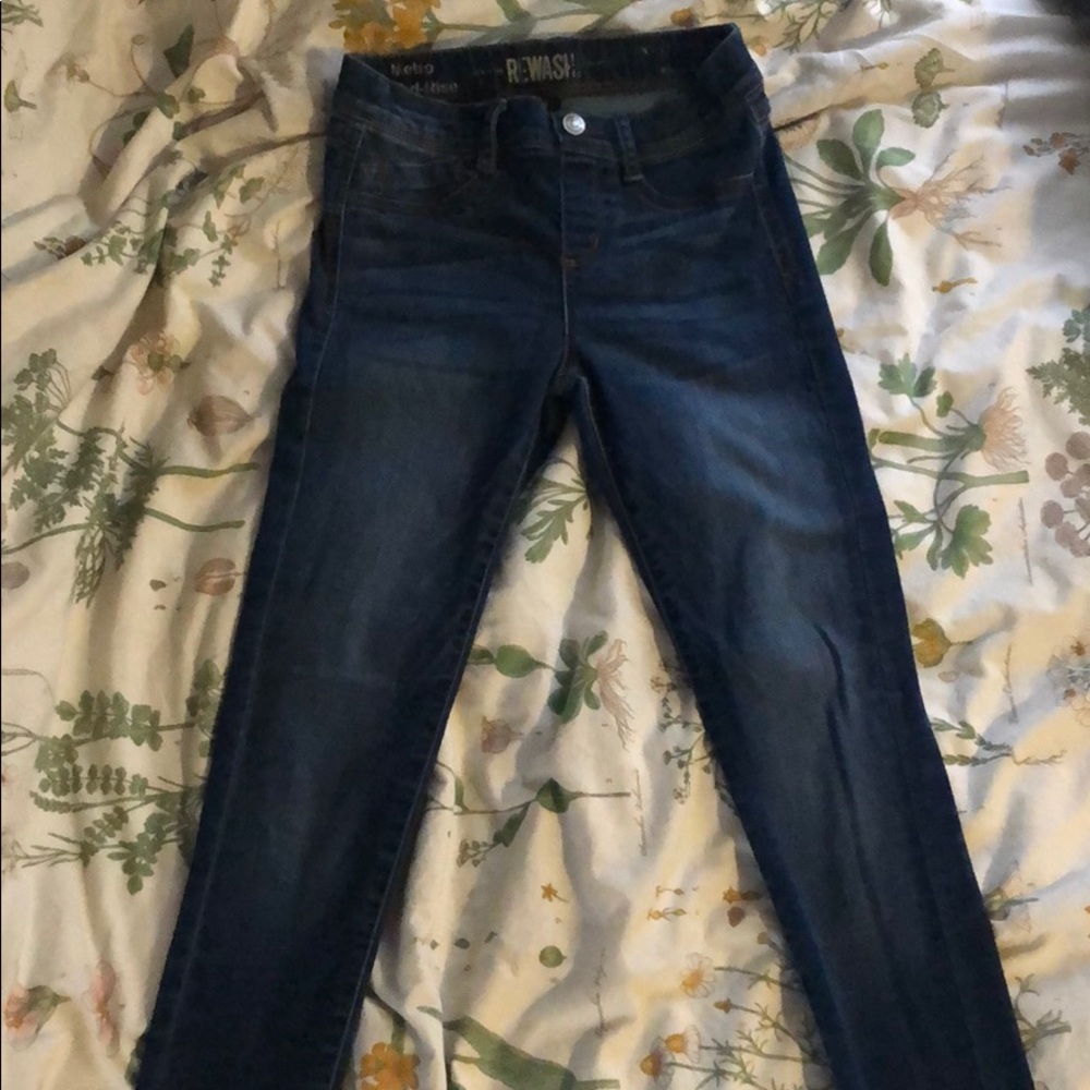 Mid-rise skinny jeans!!